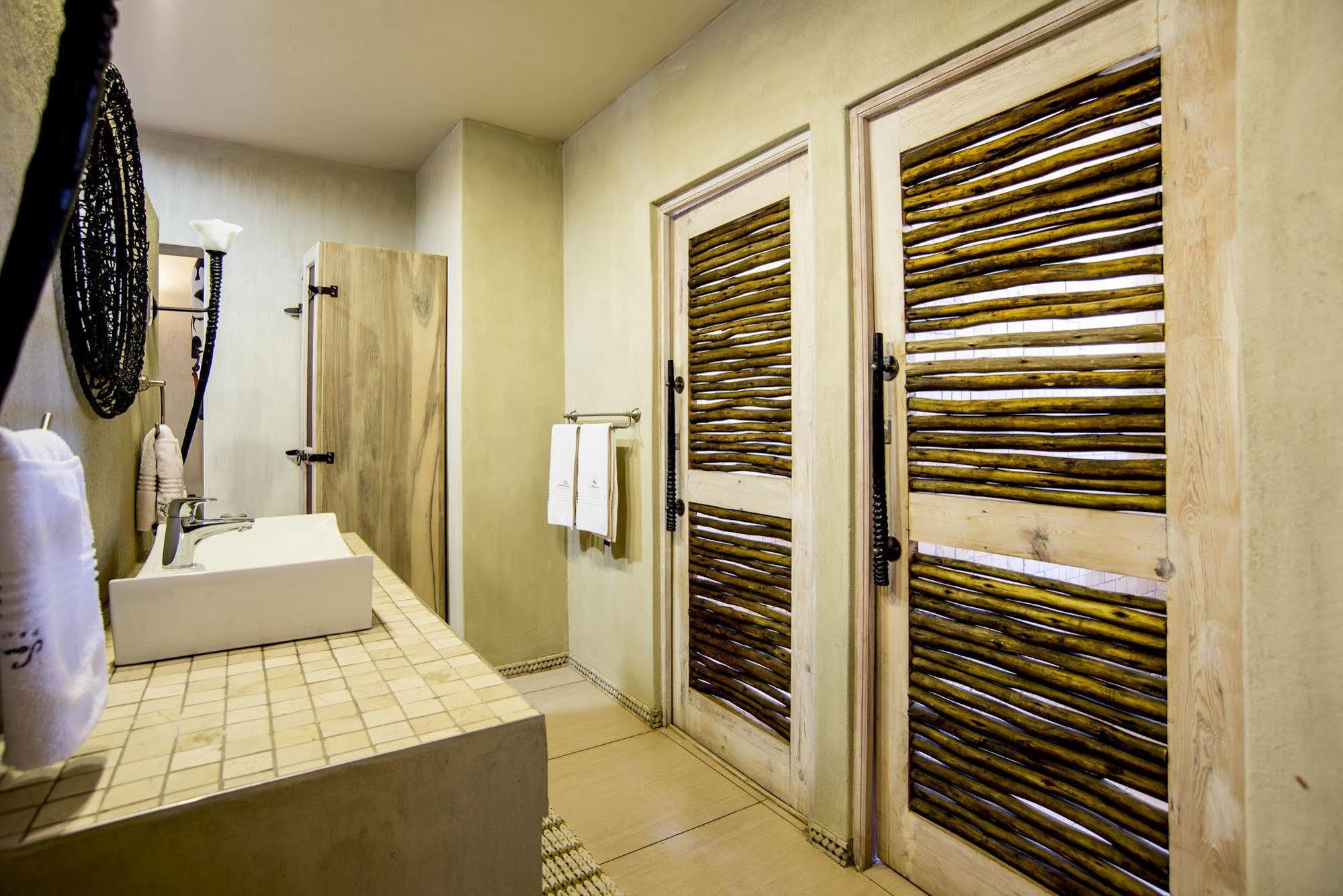 Sun Karros Daan Viljoen Hotel Windhoek Kültér fotó