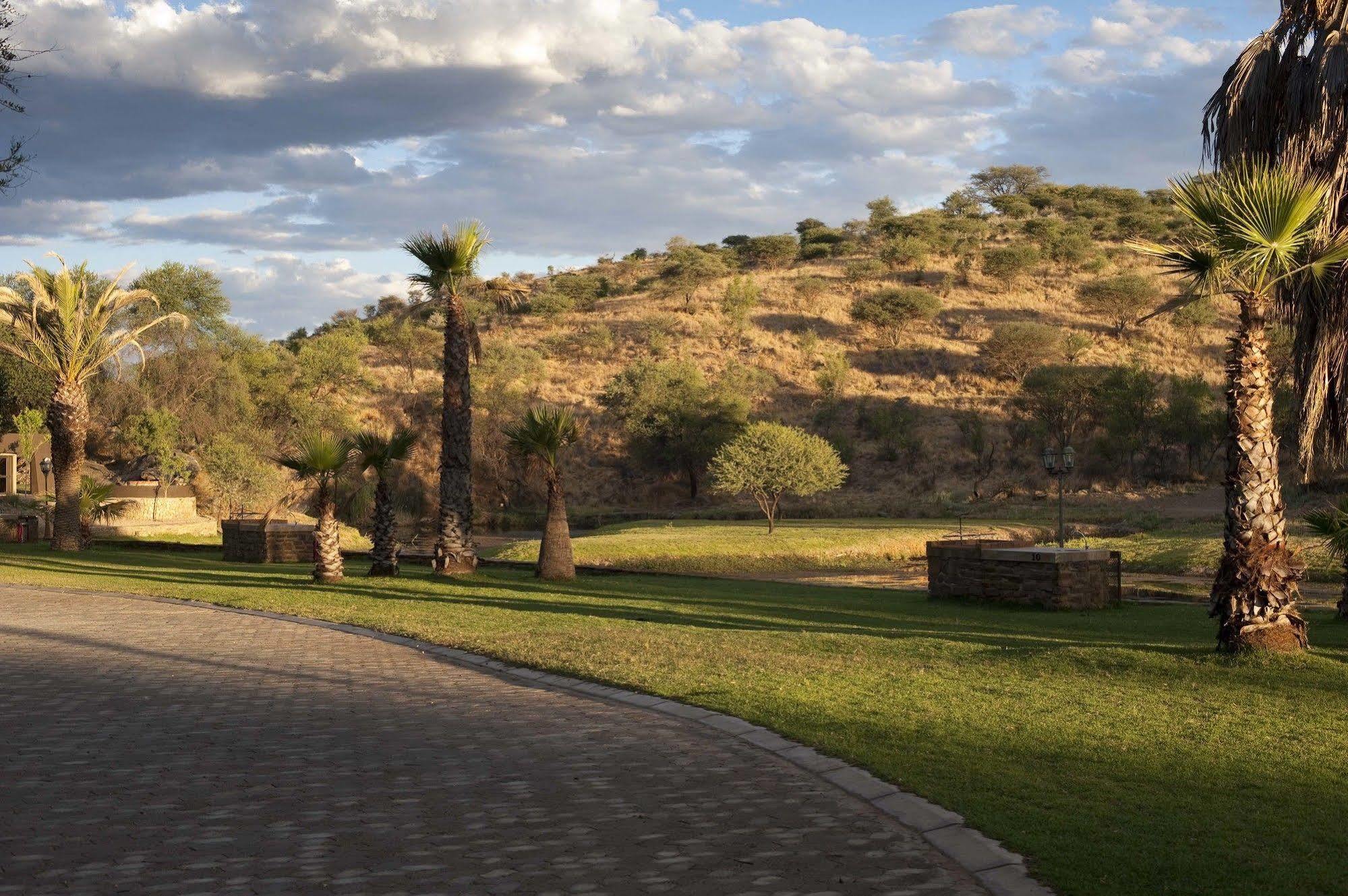 Sun Karros Daan Viljoen Hotel Windhoek Kültér fotó